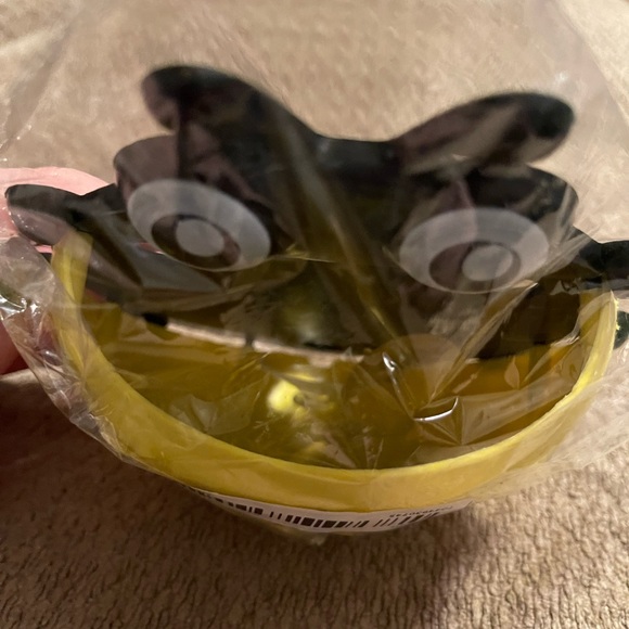 🌟Pick Any 2/$16 Sale Ladybug Toothbrush Holder (Yellow) - Picture 7 of 8